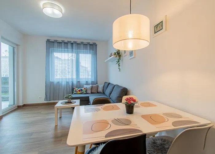 Flexible Selfcheckins 46 - Zagreb - Garage - Loggia - New