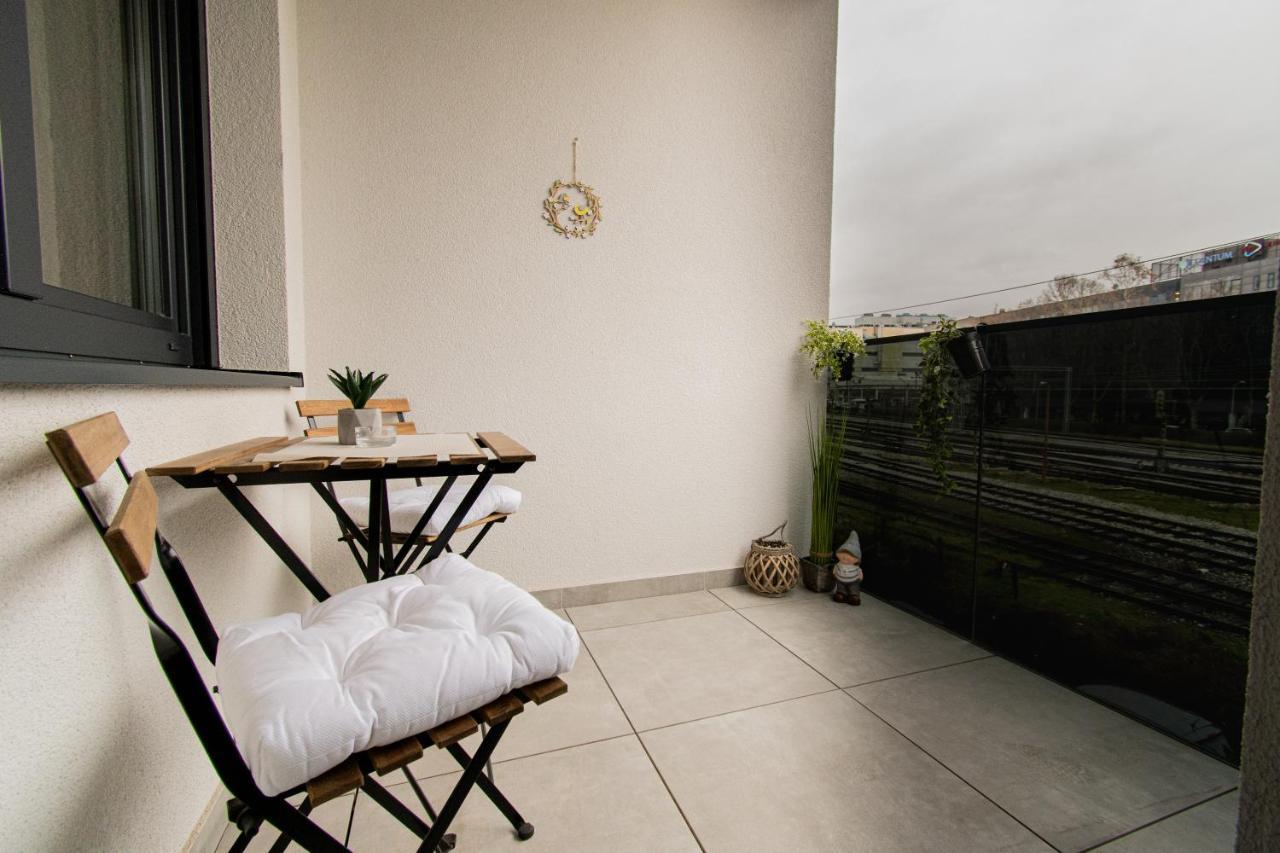 Flexible Selfcheckins 46 - - Garage - Loggia - New Apartment *