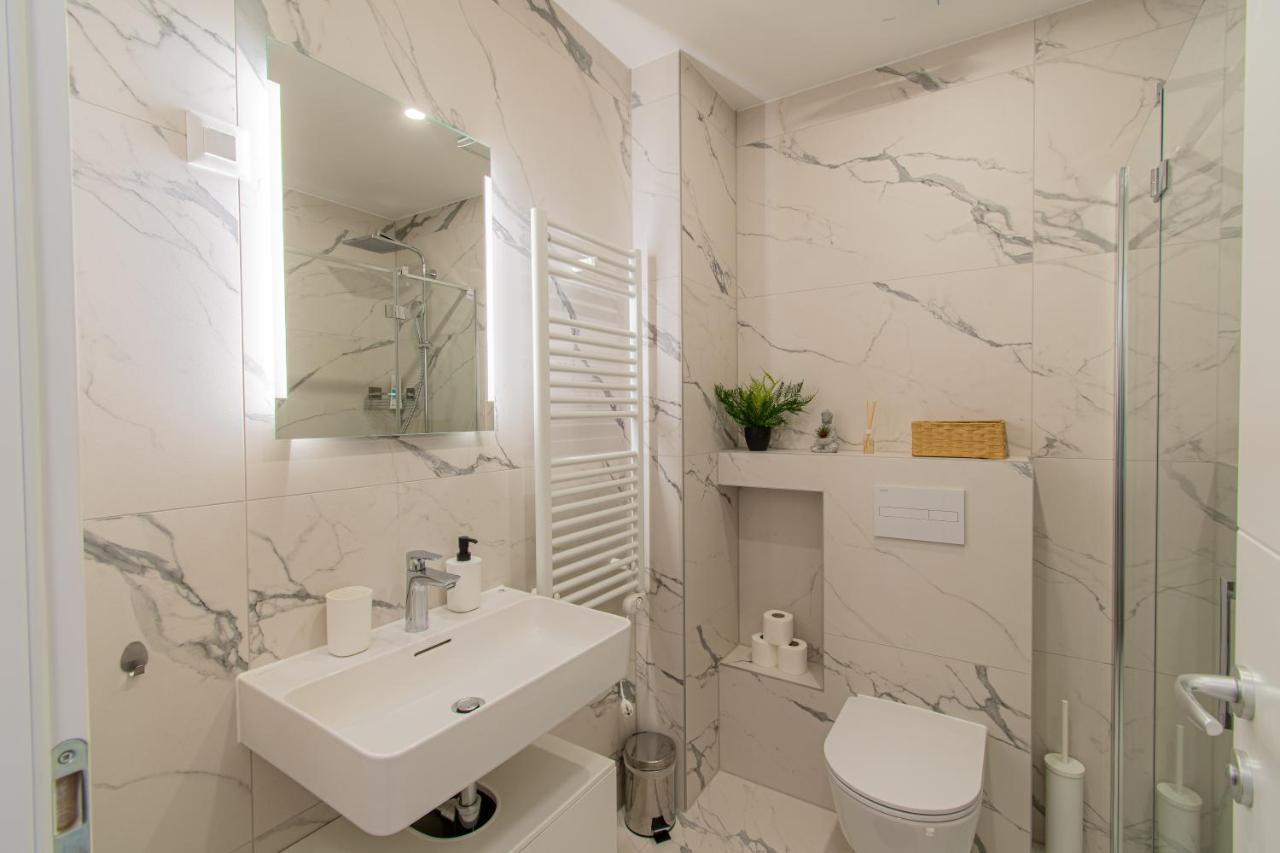 Flexible Selfcheckins 46 - - Garage - Loggia - New Appartement *